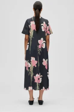 Clearance Stine Goya 2263 Dry Viscose, Flowy Short Sleeve Midi Dresssg-aw25-d164-2263 Melting Flowers