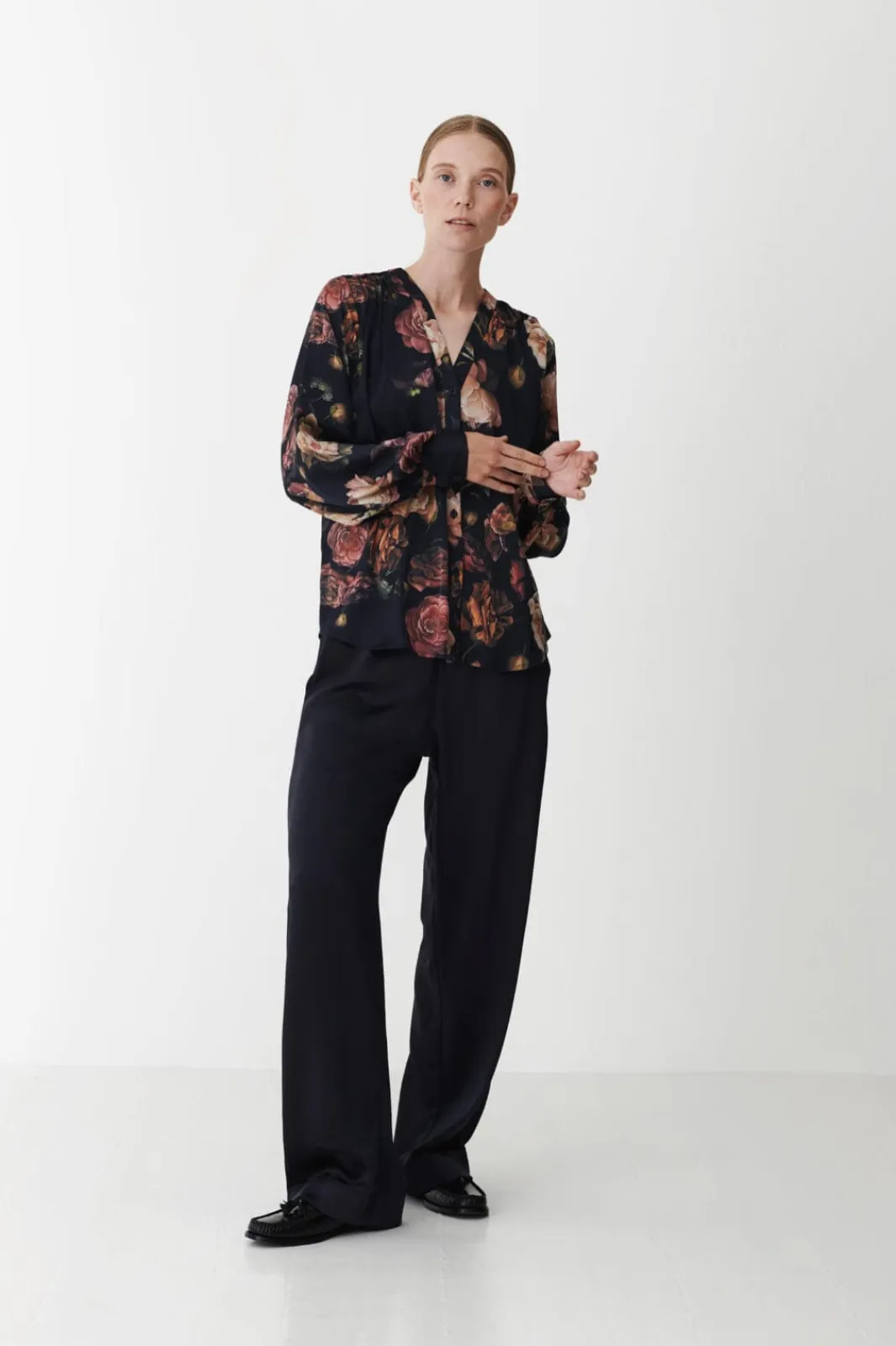 Discount Karmamia Amelia Shirt 2218 Scarlett Flower