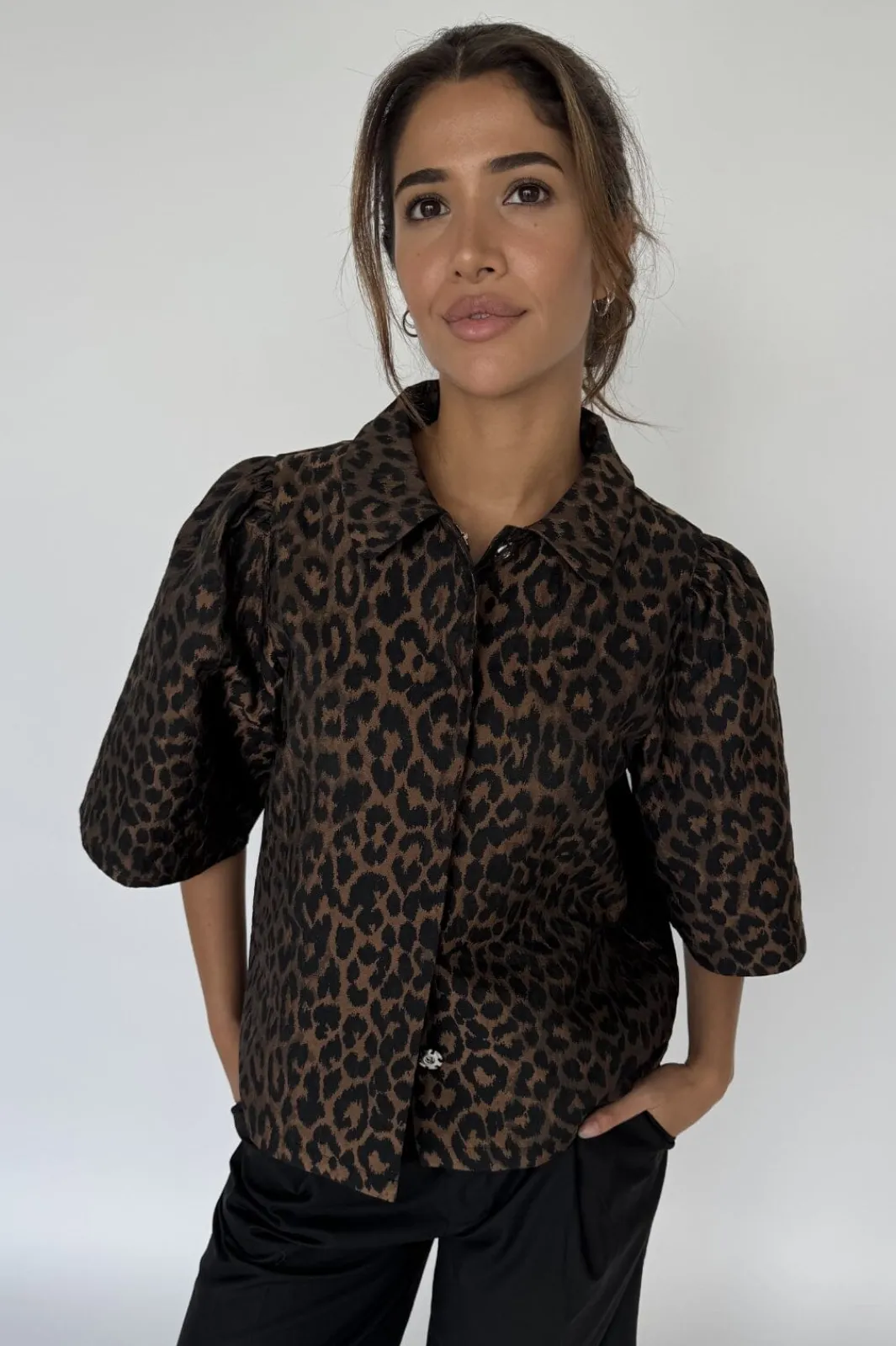 Clearance Continue Astrid Leo 15029 Leo Brown