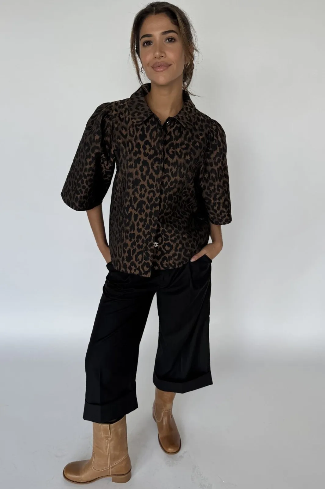 Clearance Continue Astrid Leo 15029 Leo Brown