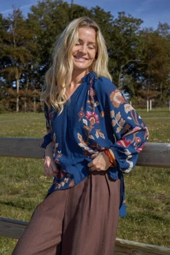 Discount Black Colour Bcmarigold Blouse 41024 Dk. Blue Flower
