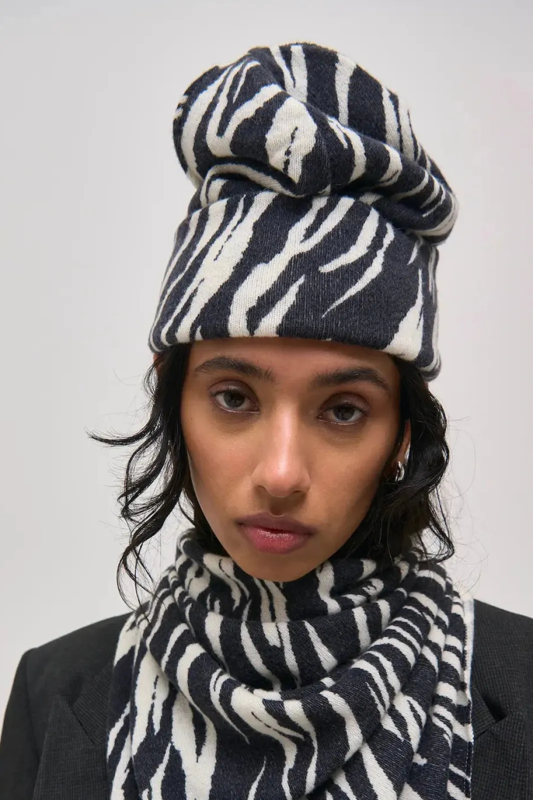 Discount Lala Berlin Beanie Bina 10020106 Black Tiger