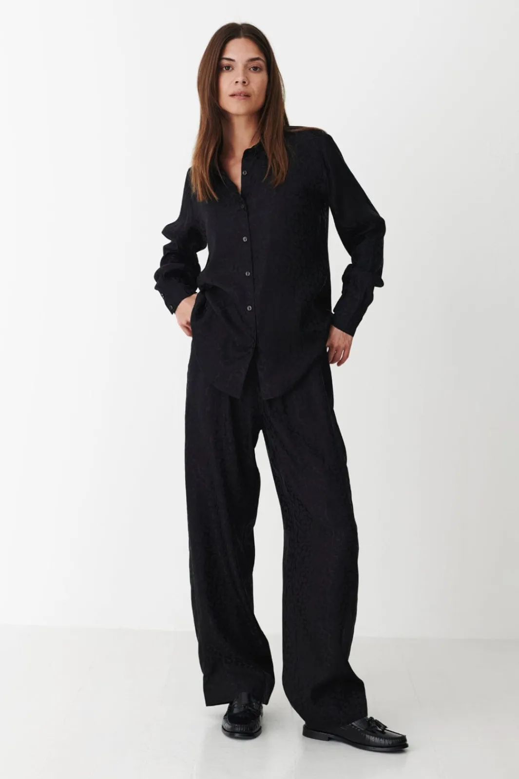 Discount Karmamia Garcia Pants 2248 Black Leo Silk