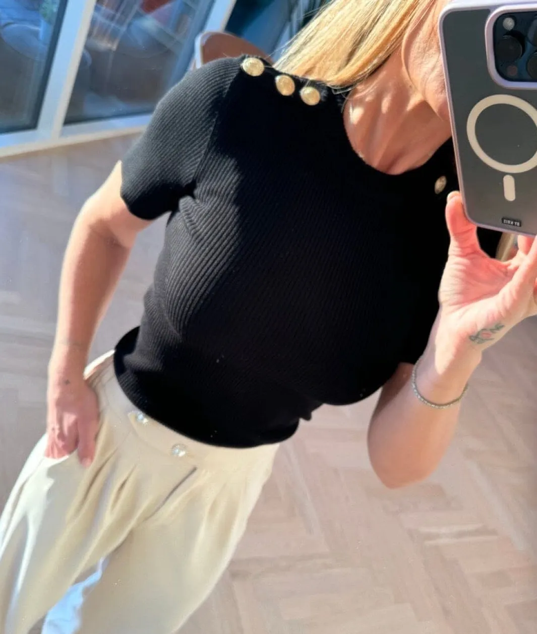 Discount Valentin Studio Gold Button Knit T-shirt Black