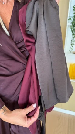Online Valentin Studio Josie Blouse Heavy Satin Burgundy