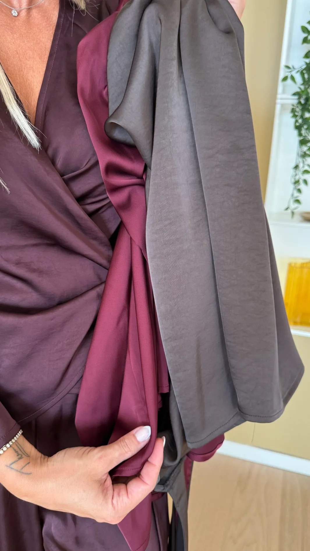 Online Valentin Studio Josie Blouse Heavy Satin Burgundy