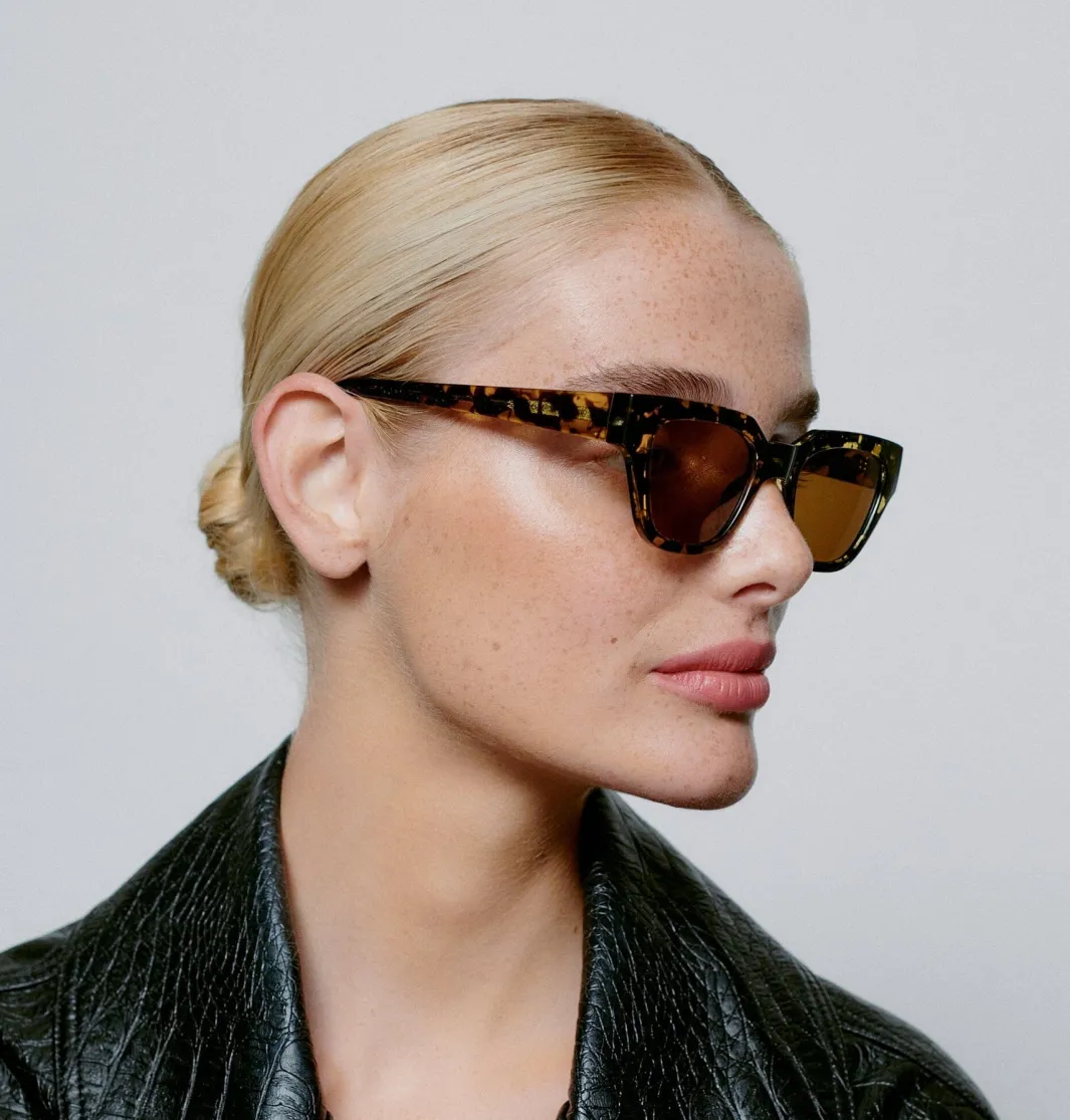 Hot A. Kjærbede Kaws Black / Yellow Tortoise