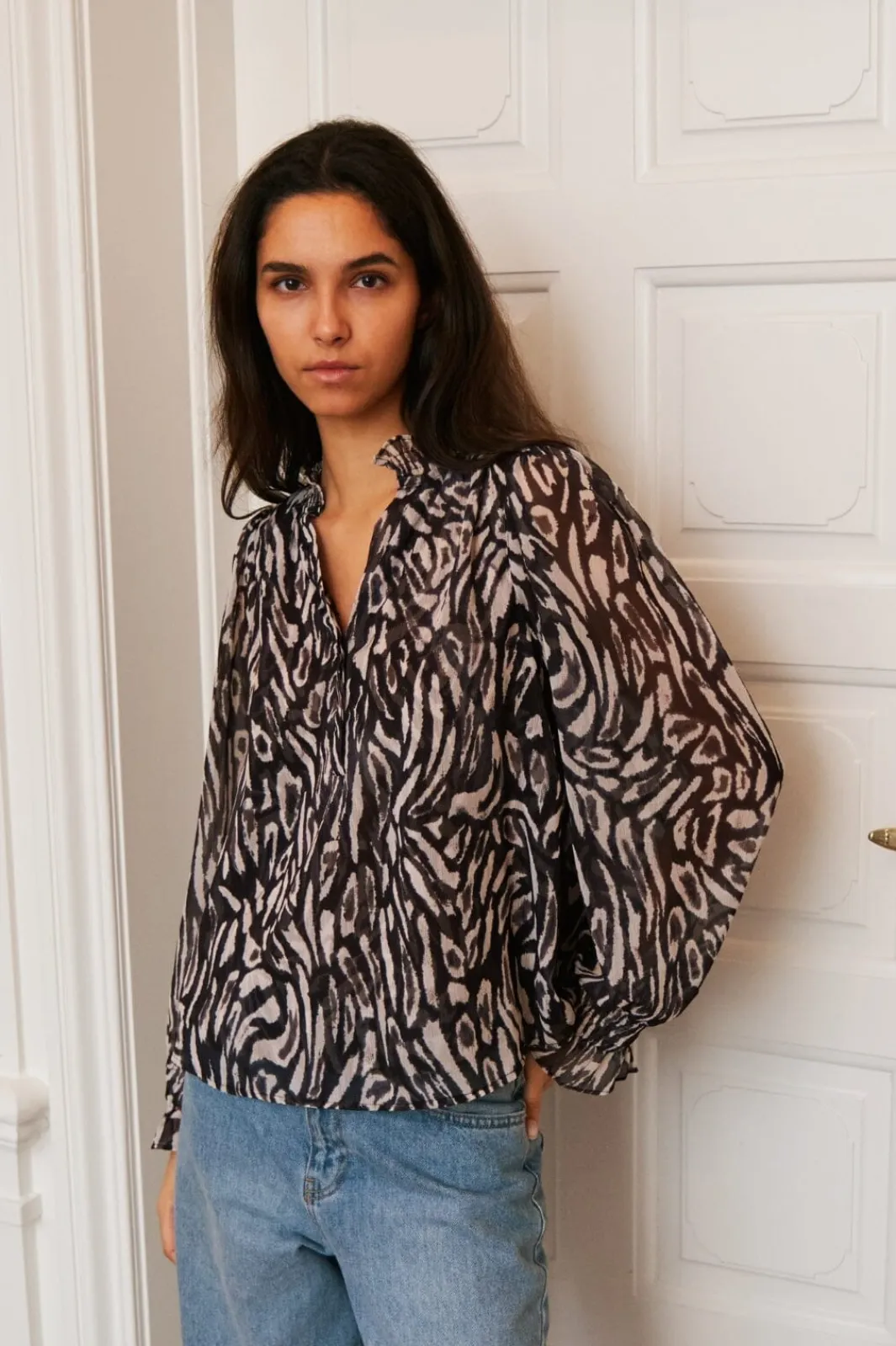 New Neo Noir Leia Abstract Leo Blouse 164591 Black