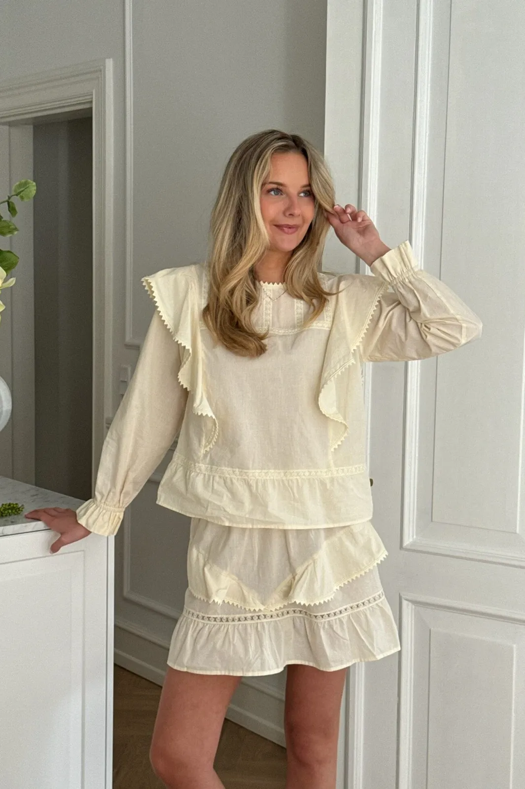 Outlet BYIC Leonoraic Lace Mini Skirt creme Creme
