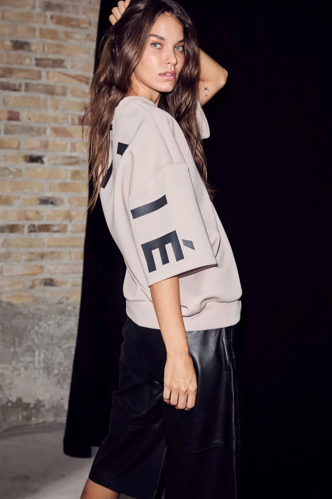 Discount Haute L'Amitié Maxi Split Ss Logo Sweat HL10461 Beige