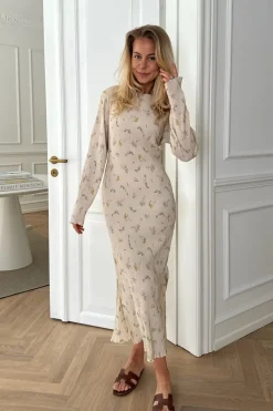 BYIC Odaic Dress cfp Creme Flower Print