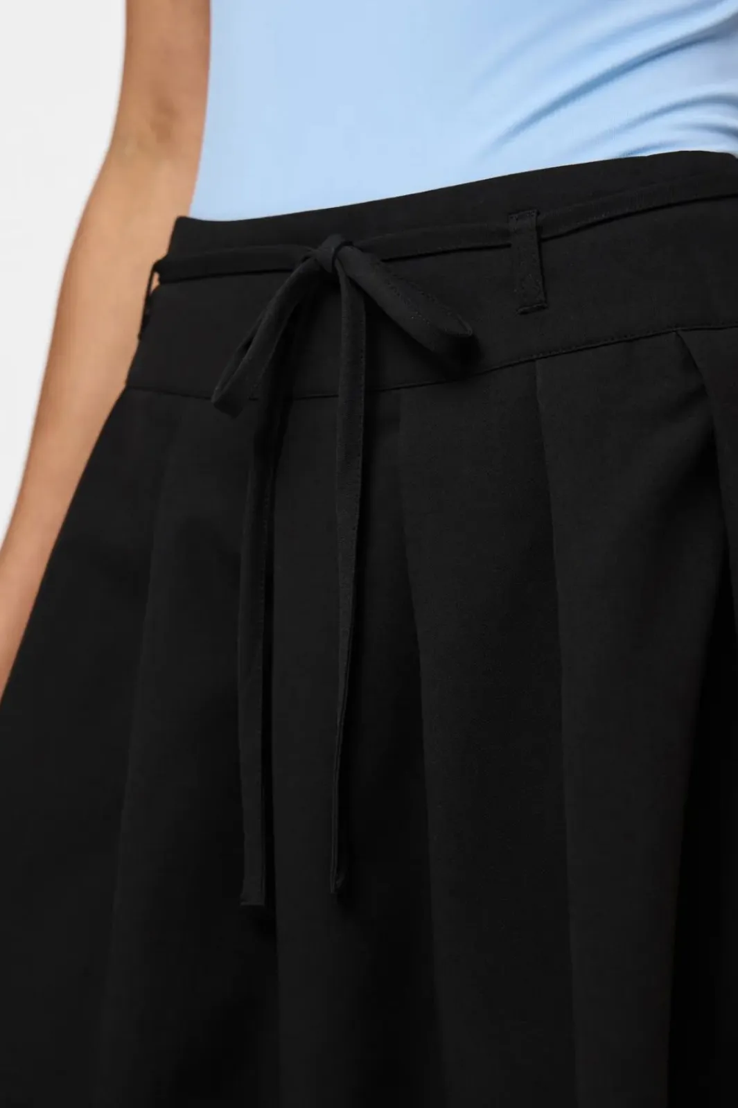 Sale Pieces Pcfrida Short Pleated Skirt Fsy 4860900 Black