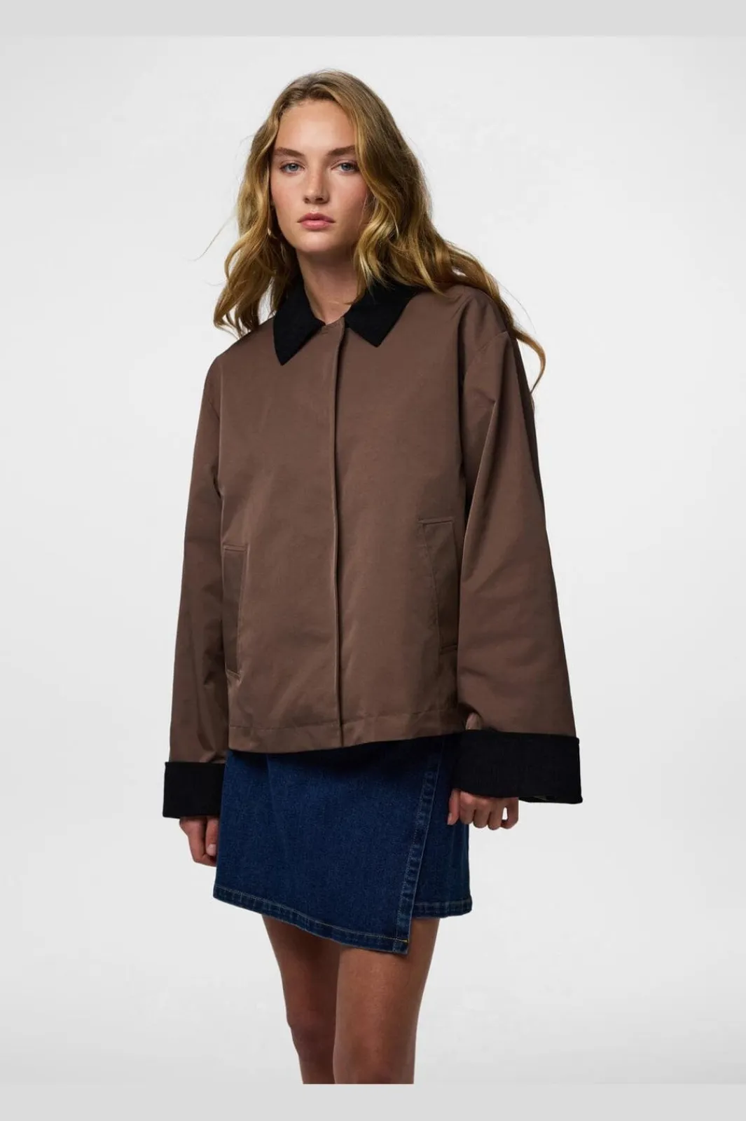 Best Pieces Pcjorma Short Light Jacket 4927144 Coffee Quartz Black
