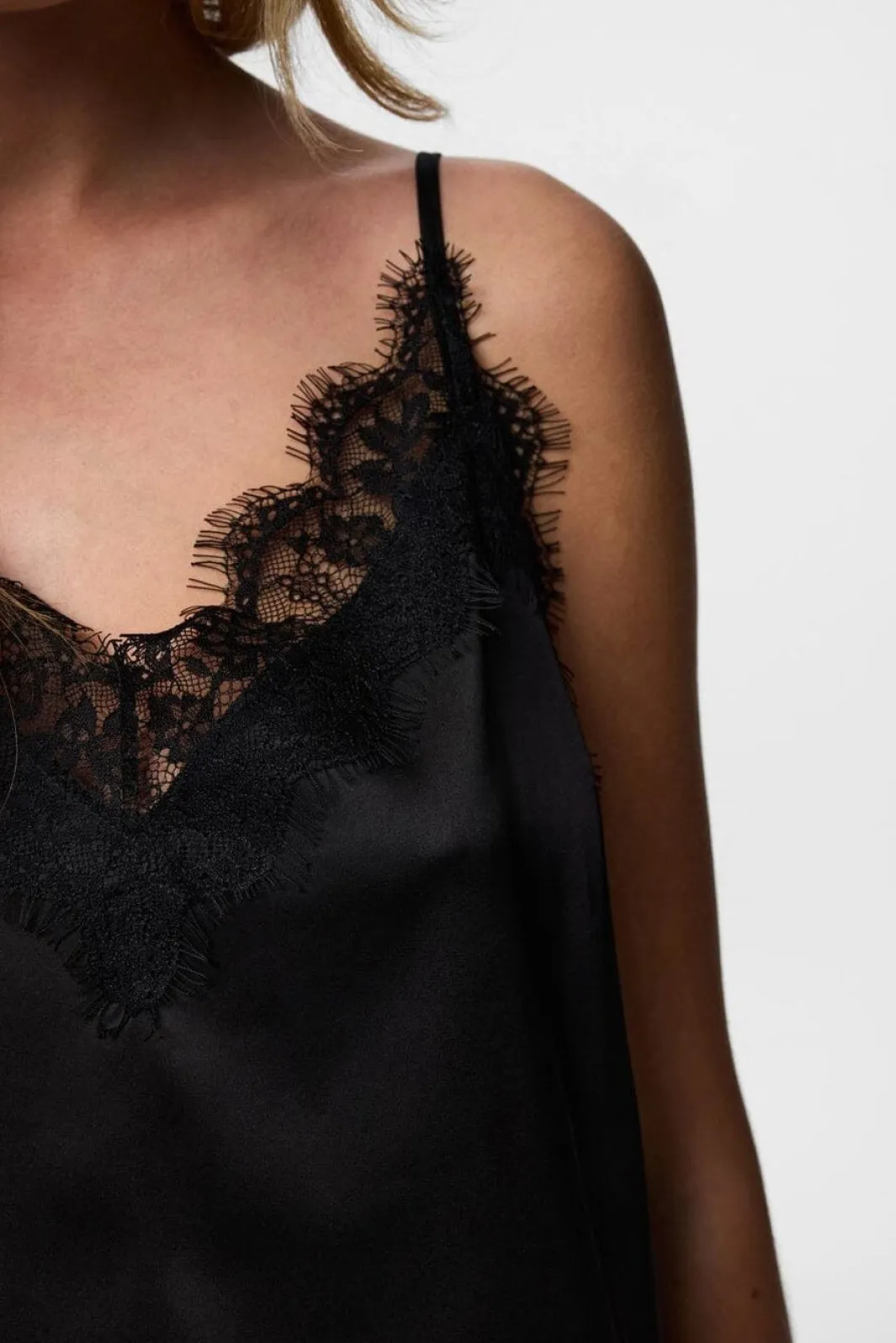 Online Pieces Pcnomi Strap Satin Lace Top 5072977 Black