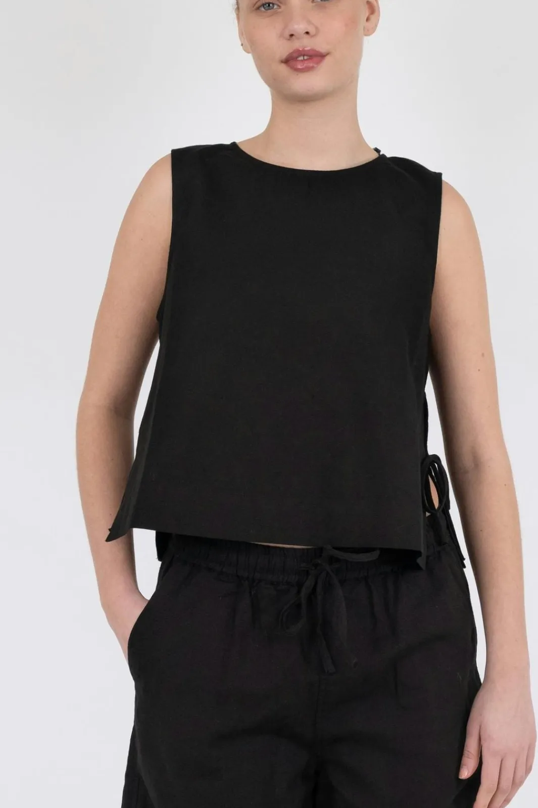 Neo Noir Svetlana Linen Top Black