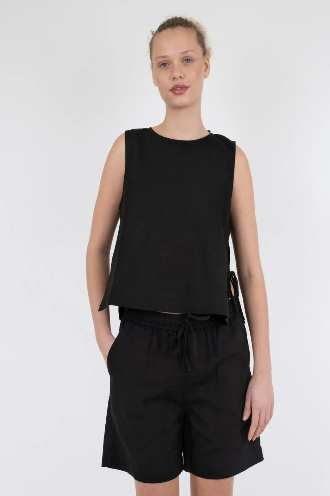 Neo Noir Svetlana Linen Top Black
