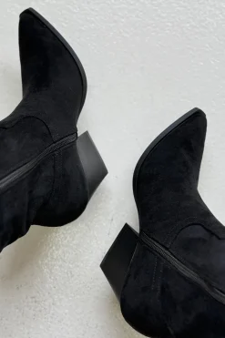 Hot Bloom Tulip Boots Black