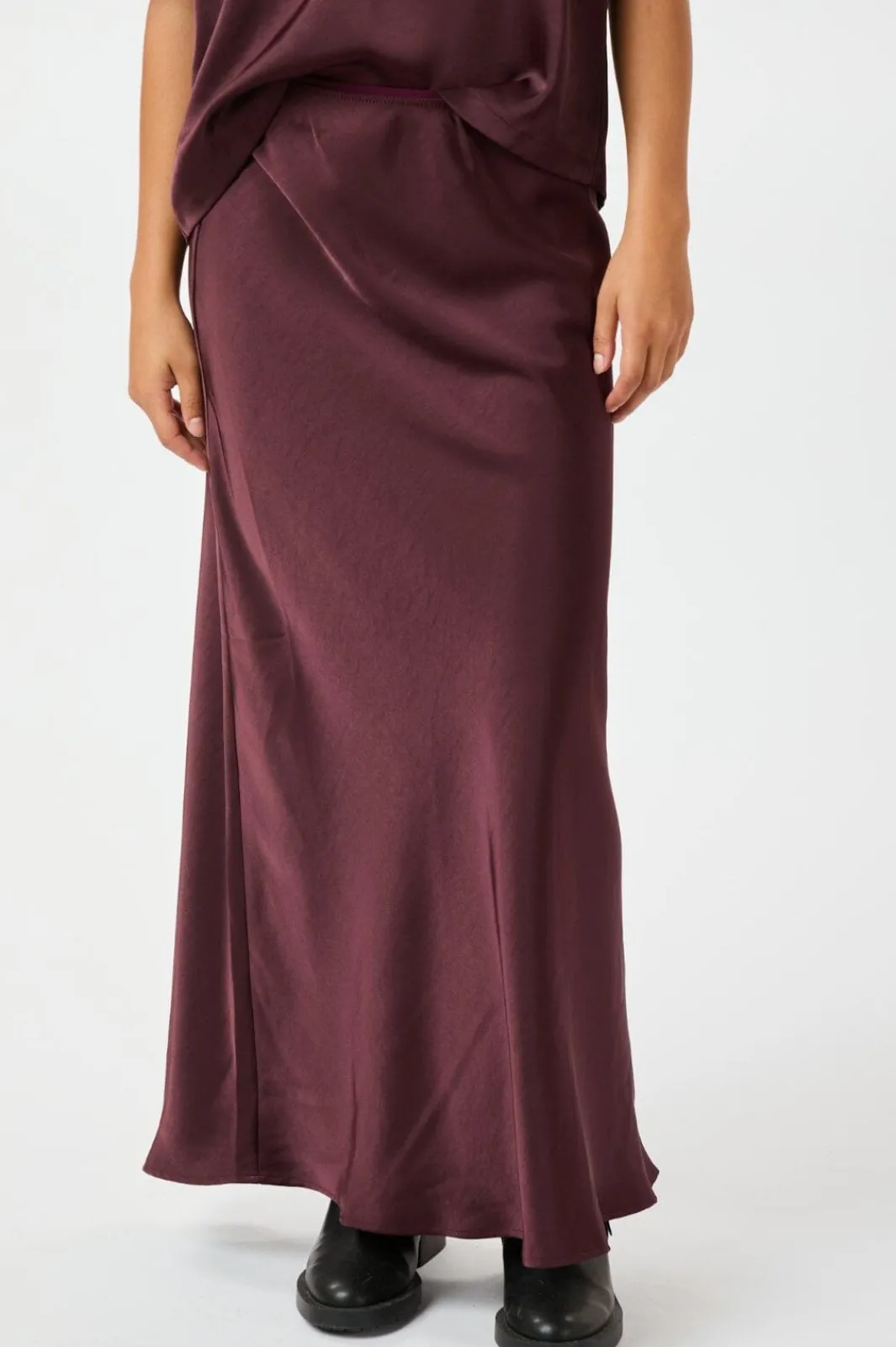 Outlet Neo Noir Vicky Heavy Sateen Skirt 159588 Burgundy