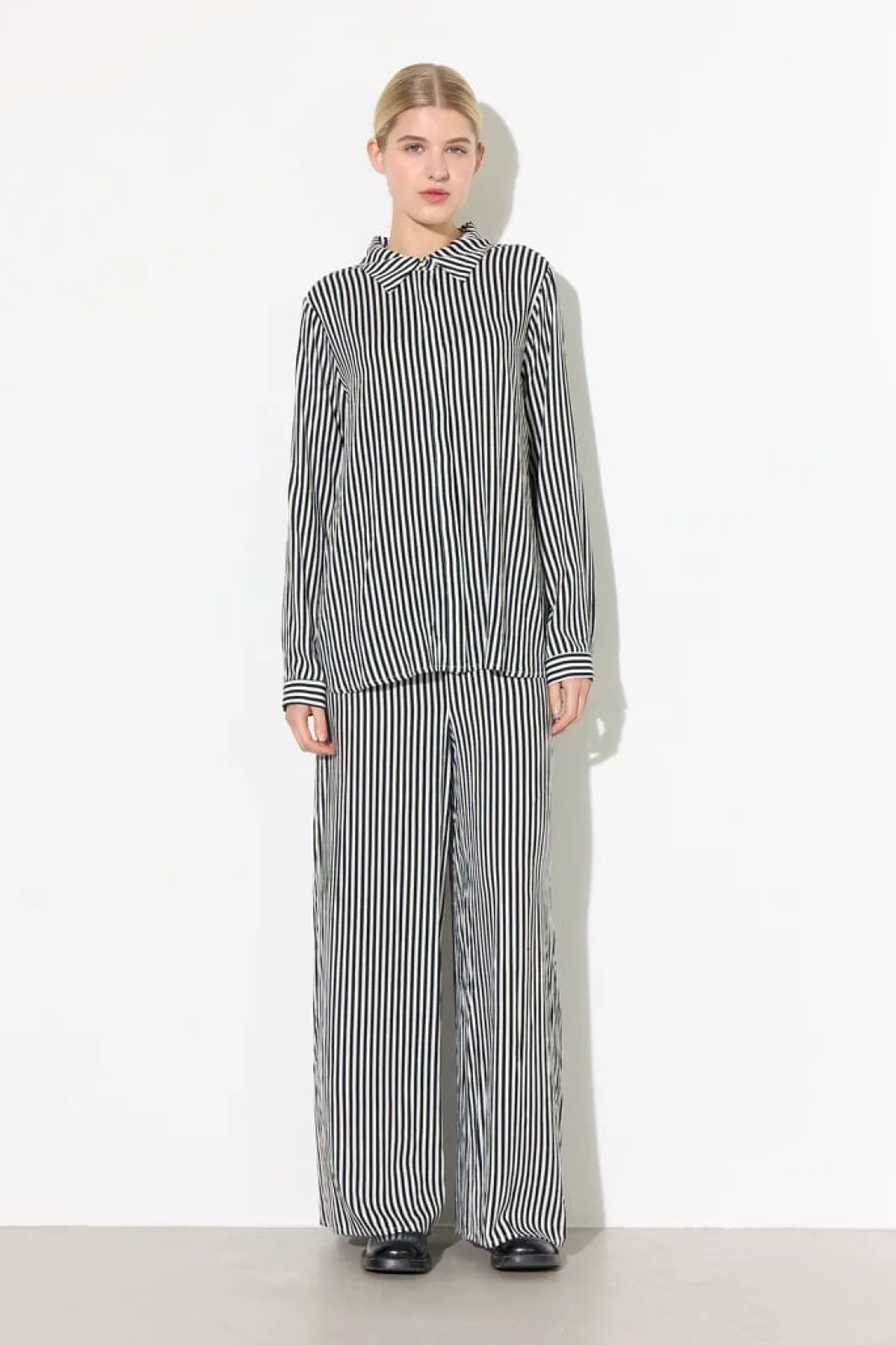 Best Hunkøn Vicky Shirt 25980 Black Striped