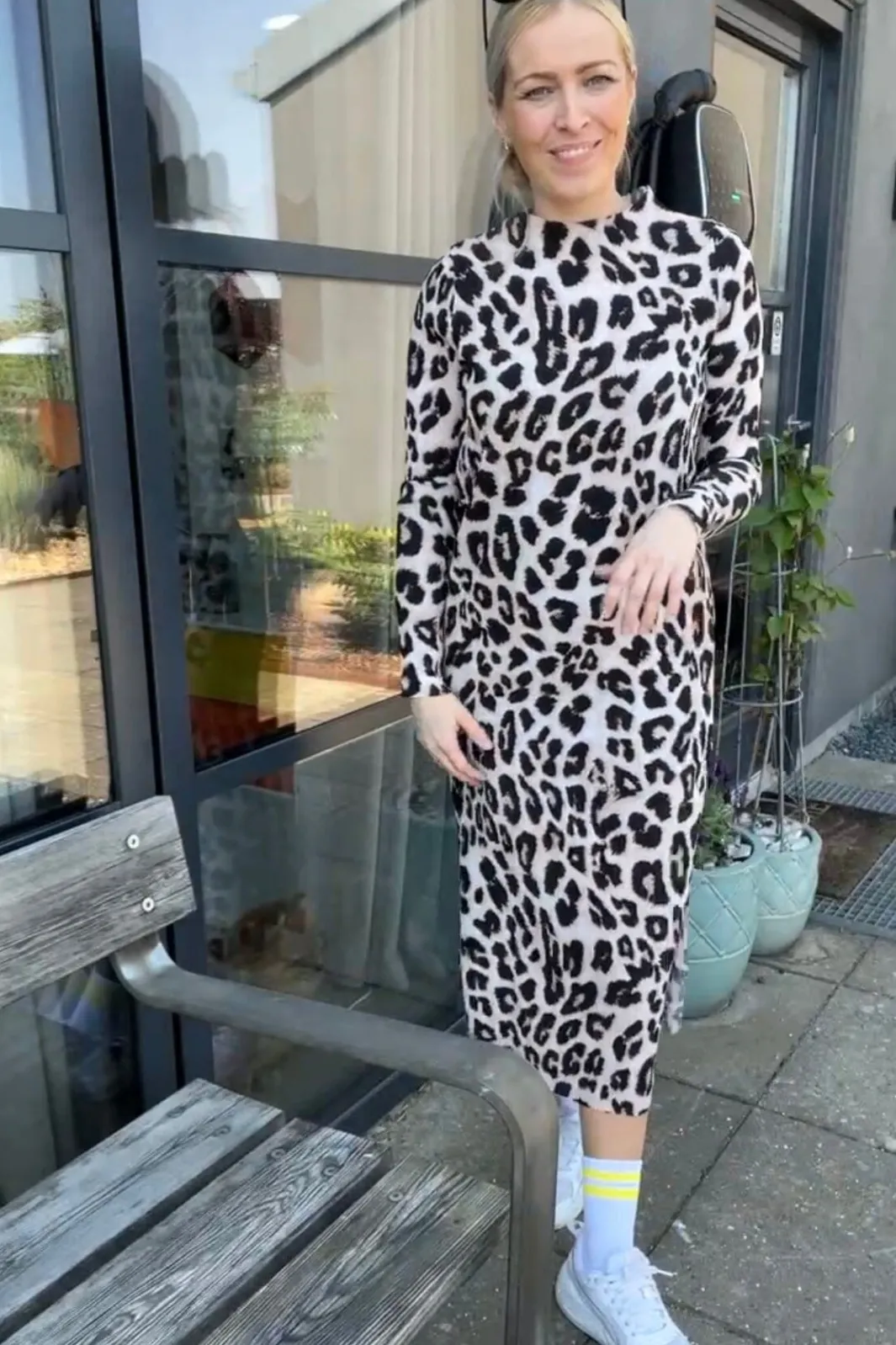 Clearance Neo Noir Vogue Big Leo Dress Eksklusiv hos Molly&My Leopard